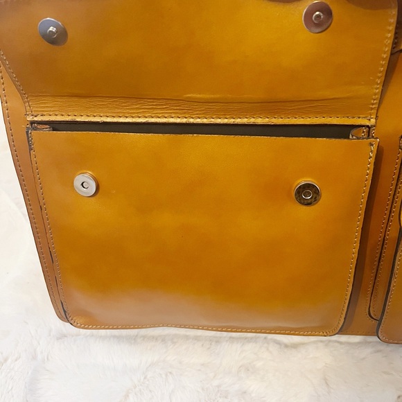 Presaman New York Leather Briefcase - Picture 4 of 8